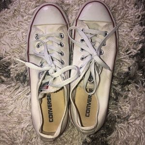 White Low top converse